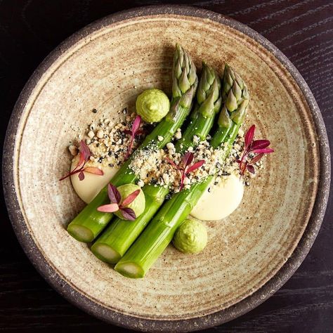 Culinary Lessons, Asparagus Dishes, Gourmet Food Plating, Hot Appetizers, Asparagus Recipe, Event Food, Aioli, Food Presentation, Food Plating