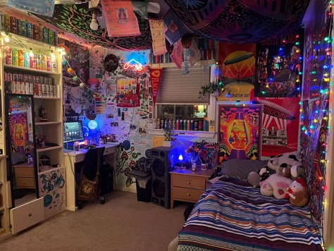 Cool Stuff For Bedrooms, Loud Room Decor, Cozy Gamer Room Aesthetic, Garage Room Aesthetic, Dream Core Bedroom, Dark Neon Room, Weird Core Room Decor, Maxamalist Bedroom, Weirdcore Bedroom Ideas