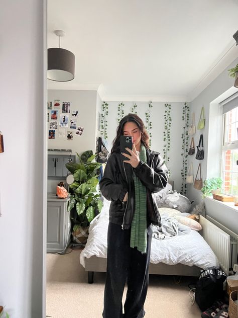 Amy Cheah Outfits, Amy Fleming Outfits Season 1, Amy Cheah, Emma Chamberlain Lazy Outfits, Fit Check Aesthetic Mirror, Sixth Form Outfits, Fitness Inspo, Picture Perfect, Fashion Inspo