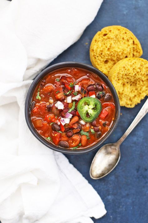 Instant Pot or Slow Cooker Vegan Chipotle Black Bean Chili Instant Pot Chili Vegan, Instapot Vegan Chili, Vegan Crockpot Chili Slow Cooker, Sweet Potato Black Bean Chili Instapot, Slow Cooker Vegan Chili, Easy Vegan Chili, Chipotle Black Beans, Vegan Chipotle, Lentils And Quinoa