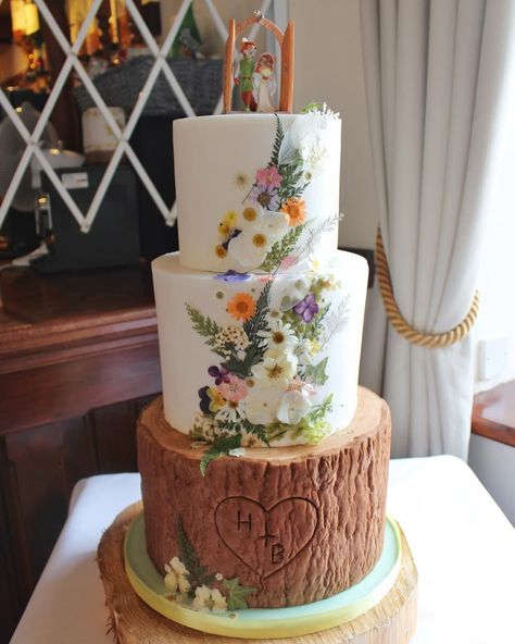 Amybakerscakes (@amybakerscakes) • Instagram photos and videos Simple Cottagecore Wedding Cake, Tree Wedding Cake, Wedding Cake Wild Flowers, Cottagecore Wedding Cake, Meadow Wedding Cake, Cottagecore Wedding Cake Mushroom, Wedding Cake Flower Meadow, Cottagecore Wedding, Wedding Inspo