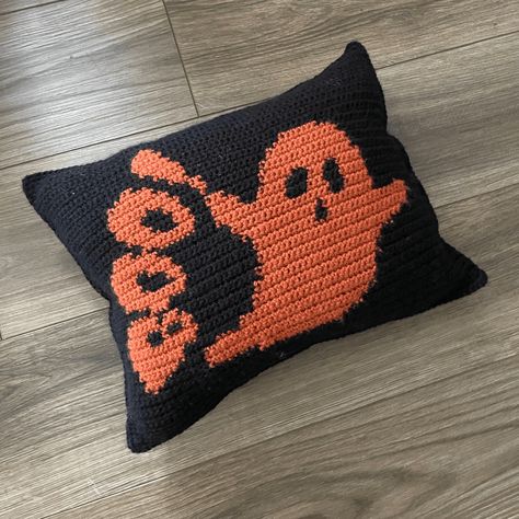 Fall Crochet Pillow, Crochet Halloween Patterns Free, Pillow Patterns, Fall Crochet, Fall Crochet Patterns, Crochet Halloween, Crochet Pillow Pattern, Halloween Crochet Patterns, Crochet Pillows