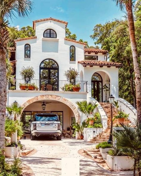 Home Front Elevation Indian, Spanish Style Homes Exterior, Home Front Elevation, Italian Style Home, Hacienda Homes, Dream House Aesthetic, Spanish Home Decor, Hacienda Style Homes, Dream House Design