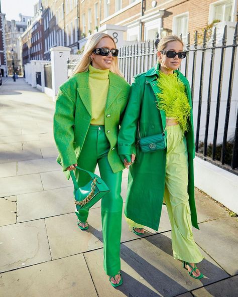 The Green Edit - London Fashion Sisters Olivia & Alice in All Green Character Planning, Hslot Outfits, All Green Outfit, Green Outfit Ideas, Green Edit, Green Outfits For Women, Colour Blocking Fashion, Color Blocking Outfits, Color Combinations For Clothes