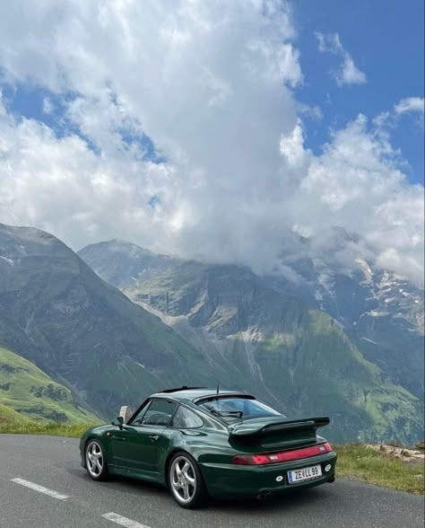 British Racing Green Porsche, Racing Green Porsche, Green Porsche, Music Instagram, Old Vintage Cars, Cool Car Drawings, Porsche 993, British Racing Green, Porsche 964