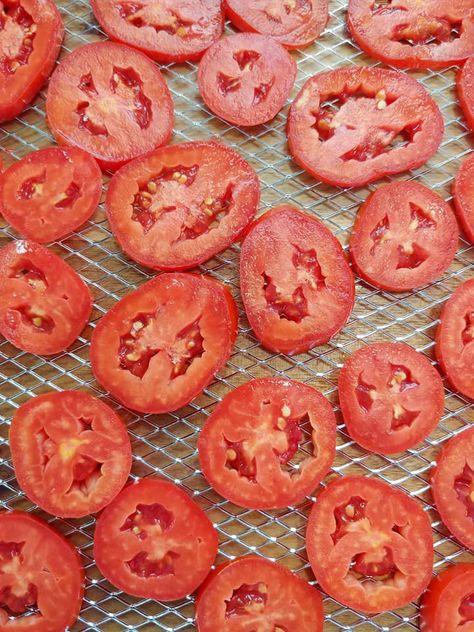 Roma tomatoes ready for drying Dehydrating Tomatoes, Dehydrated Tomatoes, Roma Tomato, Tomato Knife, Food Dehydrator, Dried Vegetables, Canning Tomatoes, Roma Tomatoes, Dehydrator Recipes