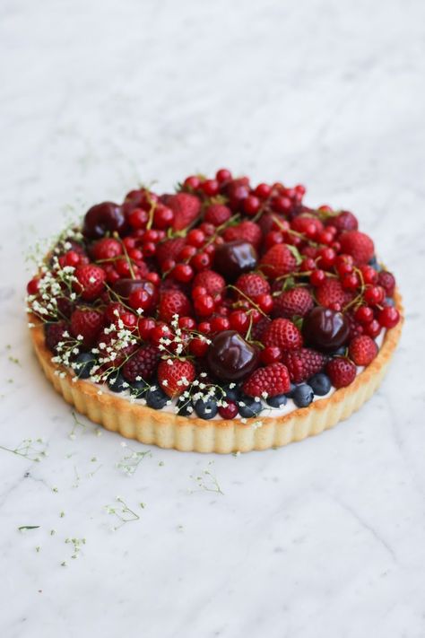 Tart With Berries, Tart Shells Recipe, Cream Cheese Tart, Strawberry Cream Cheese Filling, Berry Waffles, Fresh Fruit Tart, Cheese Tart, Berry Tart, Ice Cream Dessert