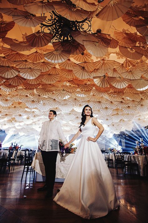 Wedding with Unique Filipino Twist | Philippines Wedding Blog Alodia Gosiengfiao Wedding, Filipino Wedding Ceremony, Filipino Wedding Flowers, Filipino American Wedding, Rustic Filipiniana Wedding Theme, Filipino Wedding Food, Filipino Wedding Decor, Filipiniana Wedding Theme Reception, Modern Filipiniana Wedding Theme