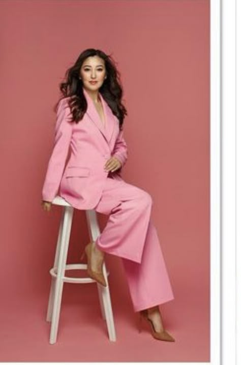 Powerful Women Poses, Person Sitting On Stool, Pink Suit Photoshoot, Powerful Women Photoshoot Ideas, Power Poses For Women, Mother Daughter Photography Poses, Business Headshots Women, Business Portraits Woman, Professional Headshots Women