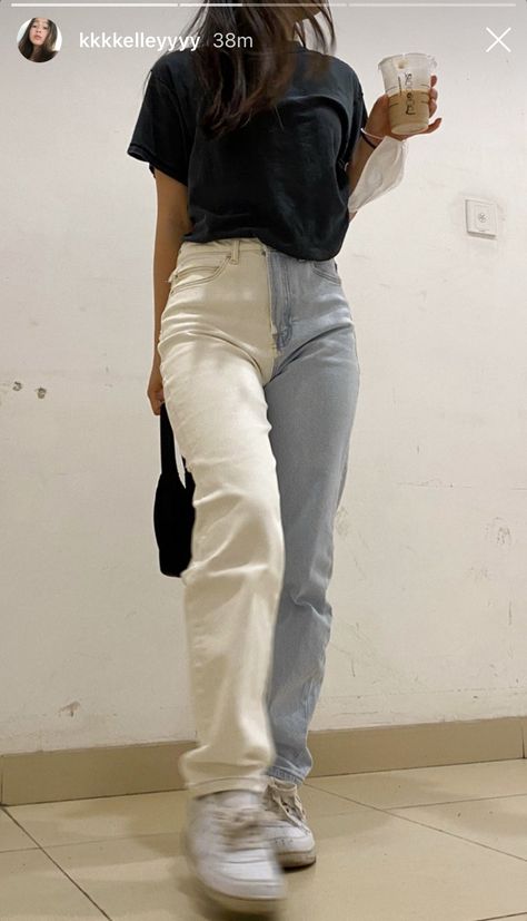 Two Tone Denim Outfit, Split Color Jeans Outfit, 2 Toned Jeans, 2 Tone Jeans Outfit, Two Toned Jeans Outfits, How To Style Two Tone Jeans, Two Tone Jeans Outfits, Bleached Jeans Outfit, Trendy Bleached Denim Bottoms