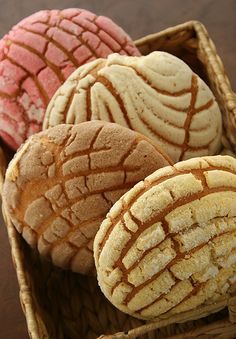 Conchas Recipe, Patis Mexican Table, Mexican Sweet Bread, Mexican Cookies, Mexican Pastries, Mexican Sweets, Mexican Sweet Breads, Mexican Bread, Mexican Desserts