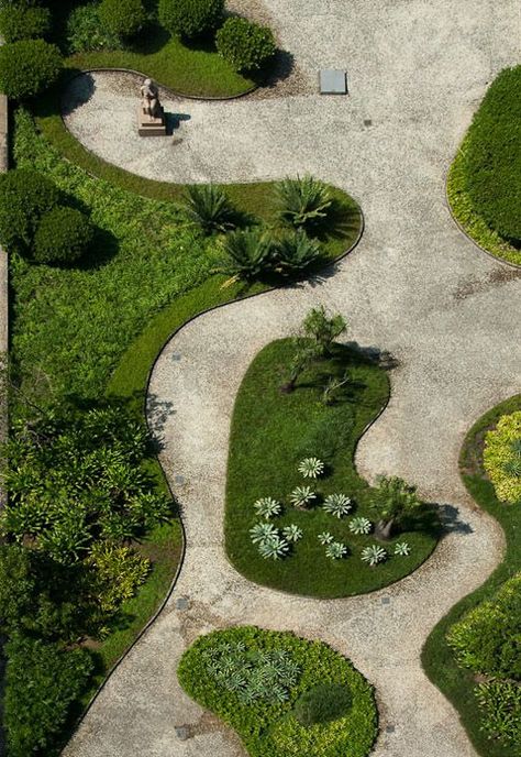 Roberto Burle Marx | Ministry of Health and Education garden | Rio de Janeiro Landscape Gardening, Simple Landscape, Burle Marx, Areas Verdes, Landscape Architecture Design, Garden Park, Roof Garden, Public Spaces, Tropical Garden