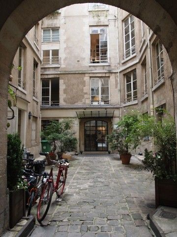 Paris Apartment - Two Bedroom Saint Germain Apartment building entry. Apartment Building Entrance, Entrance Courtyard, Urban Courtyards, Paris Buildings, Apartment Entrance, Apartment Exterior, Building Entrance, Hotel Inspiration, Beautiful Paris