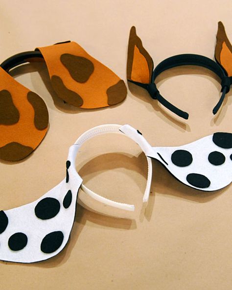 dog ears, an alternative to party hats, I can just make them Red for clifford, yellow for t-bone, or purple for cleo. Dalmation Ears, Dog Costumes For Kids, Puppy Ears, Dog Ears Headband, Dogs Ears, Lila Party, Dalmatian Costume, Puppy Costume, Puppy Birthday Parties