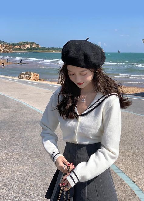 Outfit With Beret Hat, Outfit With Beret, Beret Hat Outfit, Hat Korean Style, Fashion Parisian Style, Beret Outfit, Artist Hat, Cute Korean Fashion, French Beret Hat