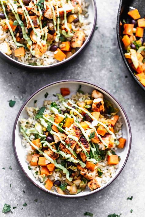 These Blackened Chicken Brown Rice Bowls with Avocado Cream are packed with spicy seared chicken, sweet potatoes, black beans, and hearty brown rice. They're tossed with plenty of cilantro and then drizzled with an easy avocado cream sauce. Healthy and delicious! Brown Rice Bowl, Bowls Healthy, Meaty Meals, Grain Bowl Recipe, Chicken Brown Rice, Fresh Eats, Chicken And Brown Rice, Grain Bowls, Easy Chicken Breast