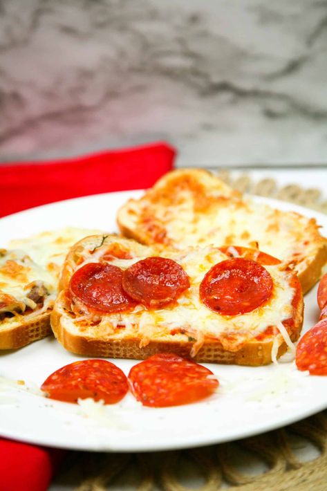 Toast Bread in Air Fryer with Air Fryer Toaster Pizza Bread Instant Pot Pizza Toast Air Fryer, Air Fryer Pizza Bread, Bread Instant Pot, Bread In Air Fryer, Pizza Buns, Pizza Toast, Air Fryer Garlic, Garlic Pizza, Toast Pizza