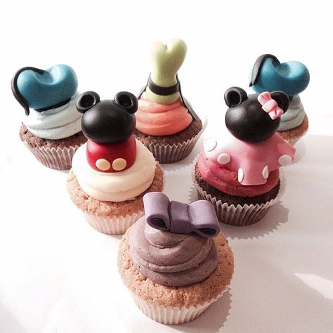 Baby Disney Black Velvet Cakes, Disney Cupcakes, Theme Cupcakes, Double Chocolate Cake, Disney Wedding Cake, Unique Cupcakes, Caramel Buttercream, Lemon Buttercream, Popsugar Food