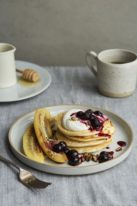 Tom Daley’s Banana and Blueberry Pancakes Yorkshire Food, Savoury Pancake Recipe, Banana Blueberry Pancakes, Yummy Pancake Recipe, Blueberry Pancakes Recipe, Berry Pancakes, Blueberry Topping, Blueberry Juice, Savory Pancakes