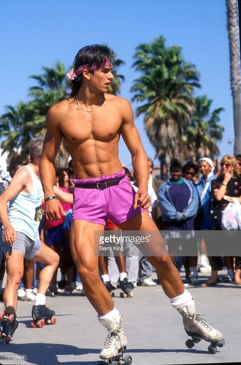 Marcus Schenkenberg rollskating in Venice Beach, California where he was discovered in 1989. Marcus Schenkenberg, 00s Nostalgia, Venice Beach California, Muscle Beach, 80s Men, Look Retro, Shirtless Men, Beach California, Venice Beach