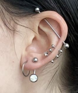 Emo Ear Piercings, Punk Ear Piercings, Eat Piercings, Piercing Combinations, Constellation Piercings, Types Of Ear Piercings, Piercing Inspo, Cool Ear Piercings, Pretty Ear Piercings