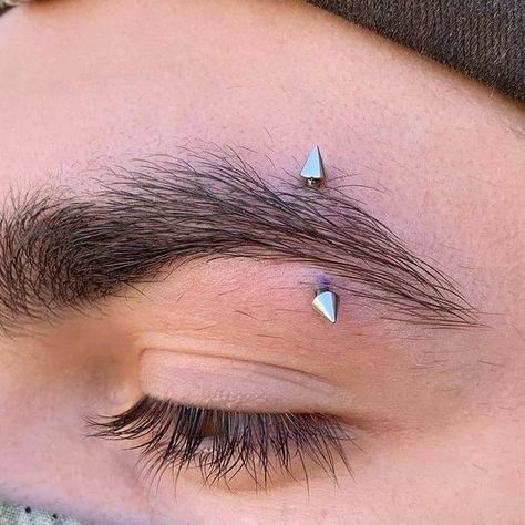 Eyebrow Piercing Pointy, Eyebrow Piercing Jewelry Cute, Eyebrows Percinings, Silver Eyebrow Piercing, Spiked Eyebrow Piercing, Sputum Piercing, Spike Bridge Piercing, Eyebrow Piercing Spike, Eyebrow Percinings