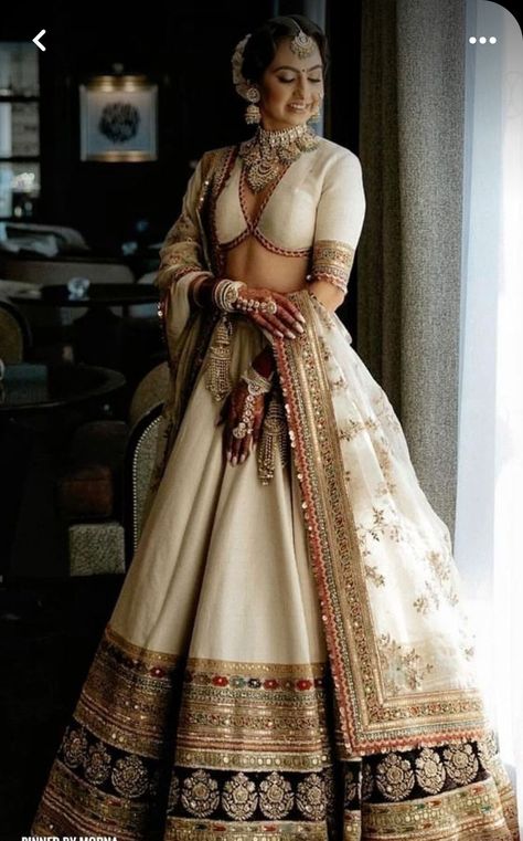 Wedding Outfit Bride, Best Indian Wedding Dresses, Latest Bridal Lehenga Designs, Bridal Lehenga Designs, Simple Lehenga, Latest Bridal Lehenga, Wedding Lehenga Designs, Indian Wedding Outfit, Indian Outfits Lehenga