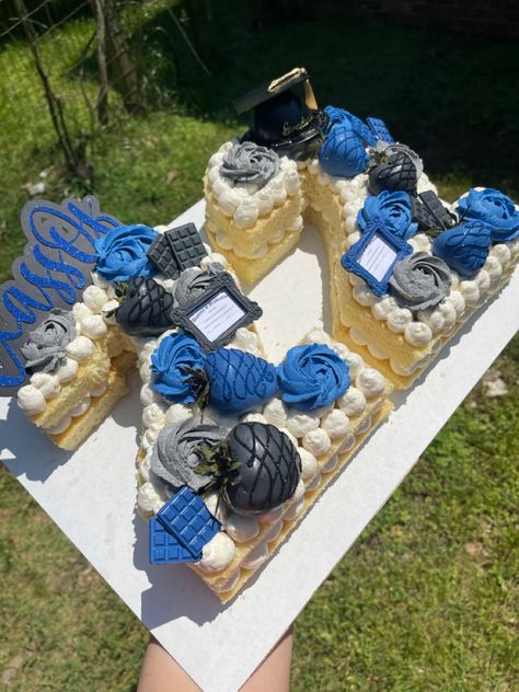 Senior Treats High School, Number Graduation Cake, Number Cake Graduation, Graduation Letter Cake, 2024 Cake Ideas, 2024 Graduation Cake Ideas, 2024 Graduation Cakes, Graduation Cake Ideas 2024, Graduation Number Cake