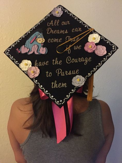 Disney Grad Caps, Grad Cap Decoration, Graduation Cap Designs College, Cap Design Ideas, Disney Graduation Cap, Funny Graduation Caps, Disney Graduation, College Grad Cap Ideas, Grad Cap Decorated