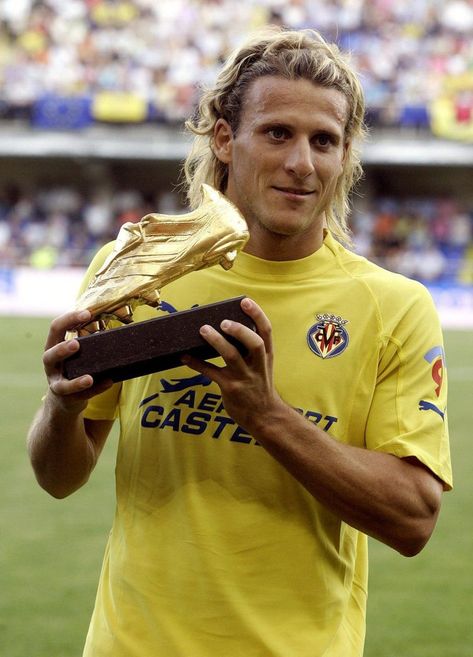 Diego Forlan, Villarreal Cf, Memphis Depay, Football Is Life, Fifa, Madrid, Soccer, Football, Baseball