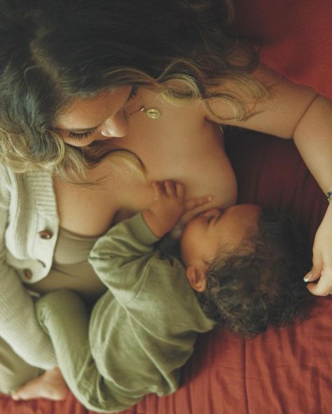 i will always have a soft spot for breastfeeding moments 🥹🤍 mom: @__jacqueline Outdoor Breastfeeding Photoshoot, Mother Feeding Baby, Mom Milk, Mixed Baby, Mother Feeding, Breastfeeding Baby, Breastfeeding Mom, Newborn Feeding, Mom Pictures