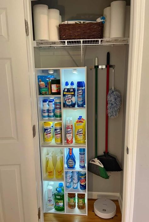 Sanitizing Station At Home, Laundry Room Ideas Organization Cabinets, Bathroom Cleaning Organization, Beginner Apartment Decor, Simple Apartment Kitchen Decor, Aesthetic Apartment Decor Kitchen, Move Out Hacks, New Apartment Organization Ideas, House Decorating Ideas On A Budget