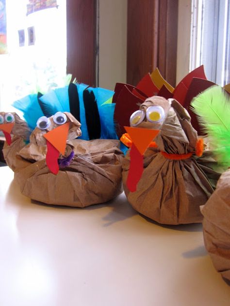 Paper Bag Turkey, Classroom Holiday Crafts, Turkey Project, Thanksgiving Kindergarten, Thanksgiving Crafts Preschool, Thanksgiving Stories, Turkey Art, Paper Bag Crafts, Turkey Crafts