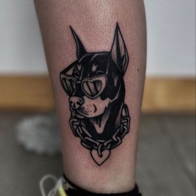 Traditional Doberman Tattoo. Traditional Doberman Tattoo, Traditional Tattoo Arm, Tattoo Perro, Rottweiler Tattoo, Doberman Tattoo, Pitbull Tattoo, Traditional Tattoo Inspiration, Bulldog Tattoo, Stomach Tattoos