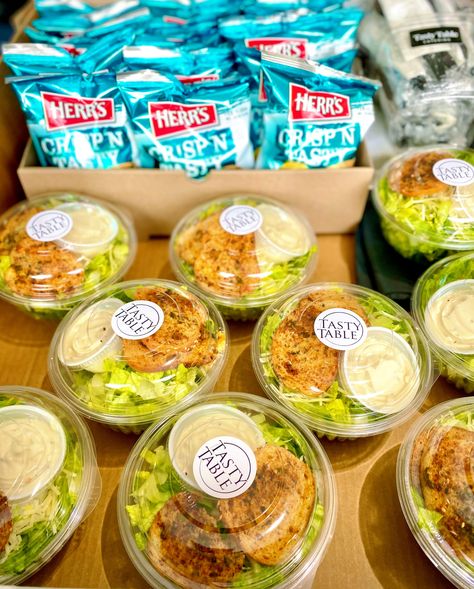 ~ Did You Know We Offer Bagged Lunches? ~ Make Your Next Catered Meeting Even Easier With Our Grab-And-Go Option! **Check Out All Of Our Corporate Lunch Options Here** https://tastytablecatering.com/wp-content/uploads/2024/01/Tasty-Table-Corporate-Menu-2024-01.pdf #catering #caterers #events #food #eventcaterer #eventfood #cater #funfood #delivery #fooddelivery #weddingprof #corporateevents #breakfast #lunch #dinner #dessert #baggedlunch #individuallunches #buffetlunch Grab Go Food Display, Corporate Catering Ideas Lunches, Corporate Lunch Ideas, Meeting Catering, Boxed Lunch Catering, Healthy Takeaway, Team Meal, Prepping Ideas, Lunch Options