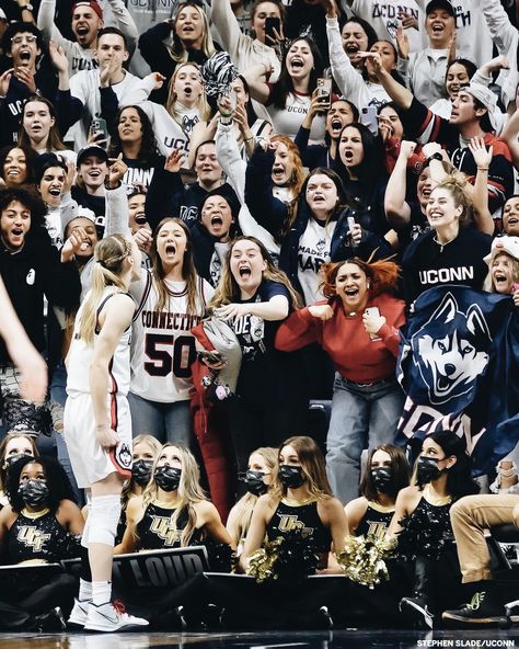 Uconn Basketball, College Basketball Players, Basketball Girlfriend, Uconn Womens Basketball, Paige Bueckers, Jesus Saves Bro, Future Girlfriend, Uconn Huskies, Basketball Photography