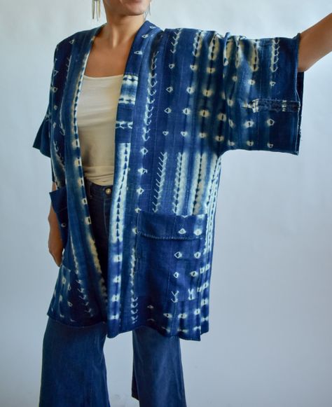 Kimono Jacket Pattern, Mode Batik, Quilt Clothes, Embroidery Kimono, Indigo Dress, Japanese Shibori, Fabric Furniture, Tie Dye Fashion, Indigo Shibori