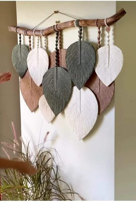 Wall Mirror Decoration, Leaf Mirror, Pola Macrame, Boho Crafts Diy, Mirror Decoration, Macrame Wall Hanging Patterns, Macrame Wall Hanging Diy, Rope Crafts Diy, Feather Crafts