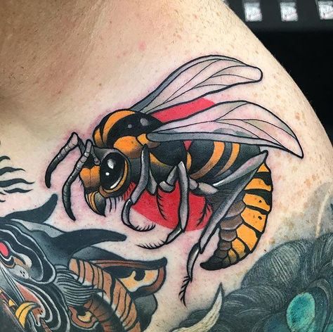 Wasp Tattoo, Tatuaje Cover Up, Abstract Tattoo Ideas, Tattoo Over Scar, Hyper Realistic Tattoo, Sticker Tattoo, Insect Tattoo, Bug Tattoo, Floral Tattoo Sleeve