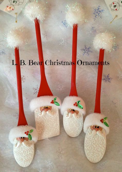 Unusual Christmas Ornaments, Wooden Spoon Crafts, Christmas Spoons, Spoon Crafts, Red And White Christmas, Ornament Ideas, Santa Ornaments, Christmas Ornament Crafts, Noel Christmas