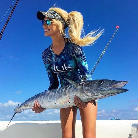 1 Fish 2 Fish, Fishing Outfit, Fishing Clothing, Hunting Girls, Fishing Pictures, Deep Sea Fishing, Fishing Girls, Sea Fishing, Sport Fishing