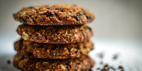 Cacao nib and chia seed flapjack cookies Cacao Nibs Recipes, Cacao Recipes, Food Thoughts, Cookie Crunch, Healthy Cakes, Cookies Oatmeal, Pumpkin Recipes Easy, Great British Chefs, Cocoa Nibs