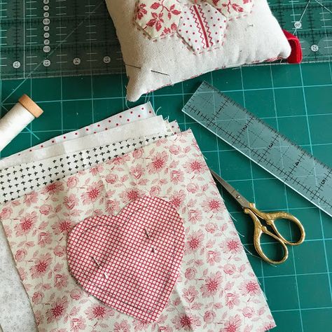 March 2020 | A Little Happy Place The Point Of No Return, Point Of No Return, Sewing Patchwork, Heart Quilt Pattern, Heart Blocks, Heart Applique, Applique Quilt Patterns, Heart Template, Sampler Quilt