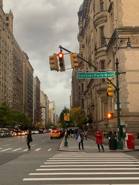 Street West Aesthetic, Upper Class New York Aesthetic, New York Aesthetic Places, Nyc Aesthetic Central Park, Upper West Side New York Aesthetic, Queens Aesthetic New York, Central Park Nyc Picture Ideas, Queens New York Aesthetic, Upper West Side Aesthetic