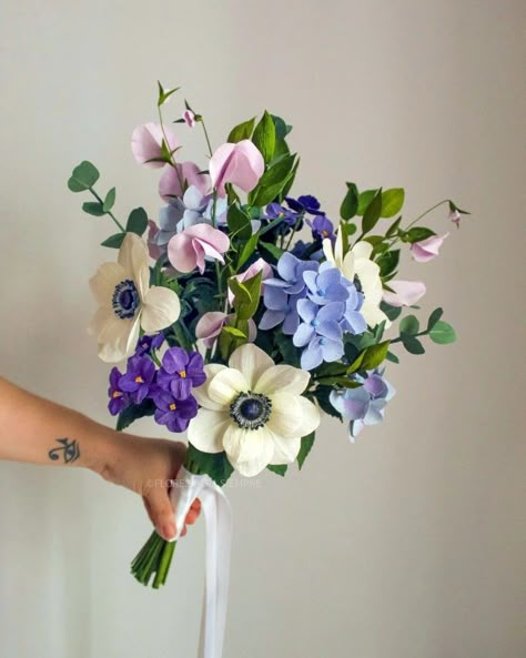 #paperwedding #weddingbouquet #handmadeflowers #paperflowers #paperbouquet #crepepaperflowerweddingbouquet #paperanniversary Minimalistic Flower Bouquet, Paper Bouquet Wedding, Paper Flowers Wedding Bouquet, Fresh Flower Jewelry, Birthday Flowers Bouquet, Paper Flower Arrangements, Origami Wedding, Flower Bouquet Diy, Paper Flowers Wedding