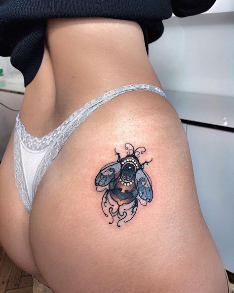 Bumblebee Tattoo, Amazing 3d Tattoos, Bumble Bee Tattoo, Insect Tattoo, Tattoo Ideas For Women, Tatuaje A Color, Incredible Tattoos, Tattoo Desings, Bee Tattoo