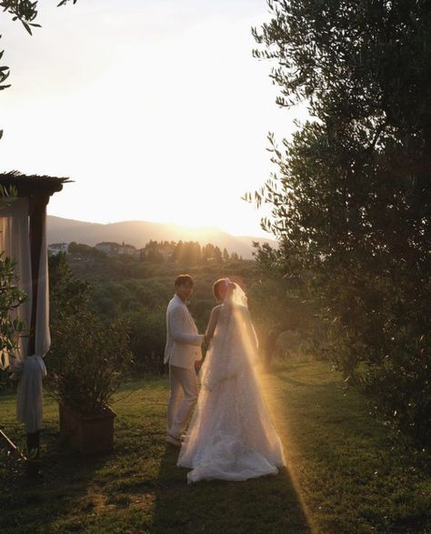 Mark Prin and Kimmy Kimberley Show Their Sweet Moments in The Pre-Wedding Photos in Italy - Thai Update Photos In Italy, Kimberley Anne Woltemas, Prin Suparat, Kimmy Kimberley, Yaya Urassaya, Mark Prin, Thai Wedding, Theme Nature, Wedding Picture Poses