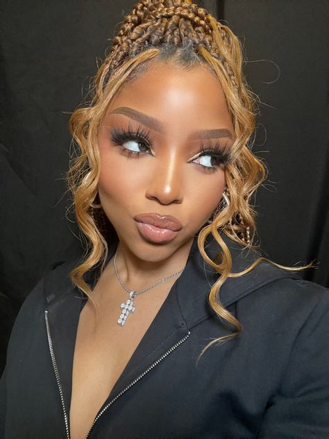 My Birthday Tomorrow, Chloe Halle, Chloe And Halle, Birthday Tomorrow, Chloe Bailey, Braid Inspiration, Chloe X Halle, Blonde Braids, Halle Bailey