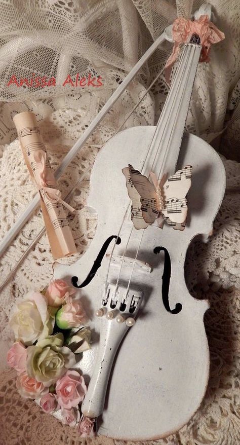 White Violin Aesthetic, Pretty Violin, Violin Craft, White Violin, Old Violin, Violin Art, Violin Design, Instruments Art, White Shabby Chic