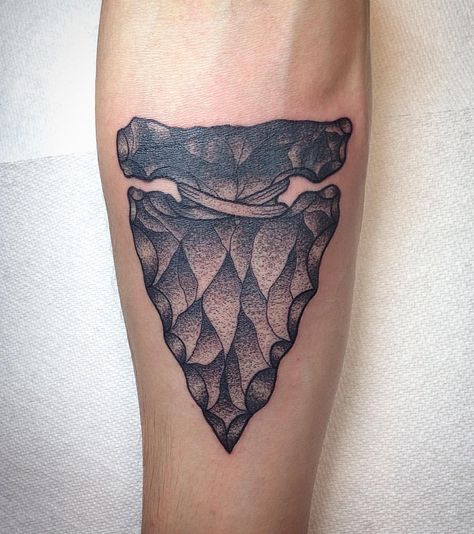 Flint arrowhead with name cover up #adrenalineouest #dotworktattoo #dotwork #arrowheadtattoo #arrowtattoo #arrowhead #arrow #tradtattoo… Indian Arrow Tattoo, Arrow Head Tattoos, Arrowhead Tattoo, Western Tats, Dark Tats, Arrow Tattoo Ideas, Indian Arrow, Black Work Tattoos, Leg Tats